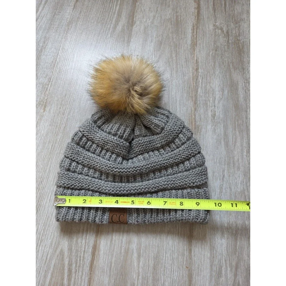 C.C Exclusives Gray Chunky Knit Beanie Faux Fur Pom Pom Winter Hat EUC One Size